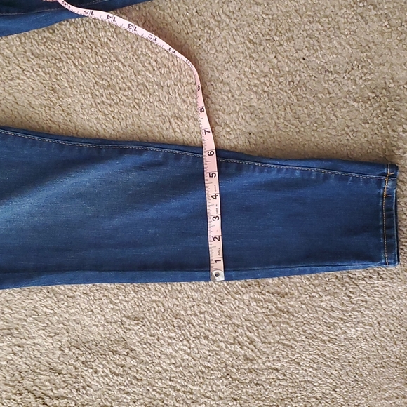 High Rised Jeans - Picture 6 of 6